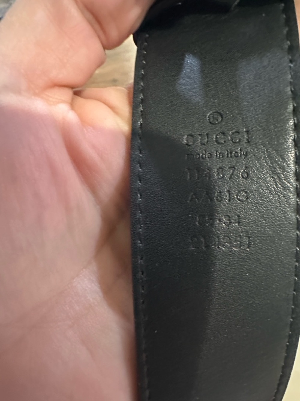 Gucci Black Leather Belt with Distressed Gold Double G Buckle - Picture 6 of 7